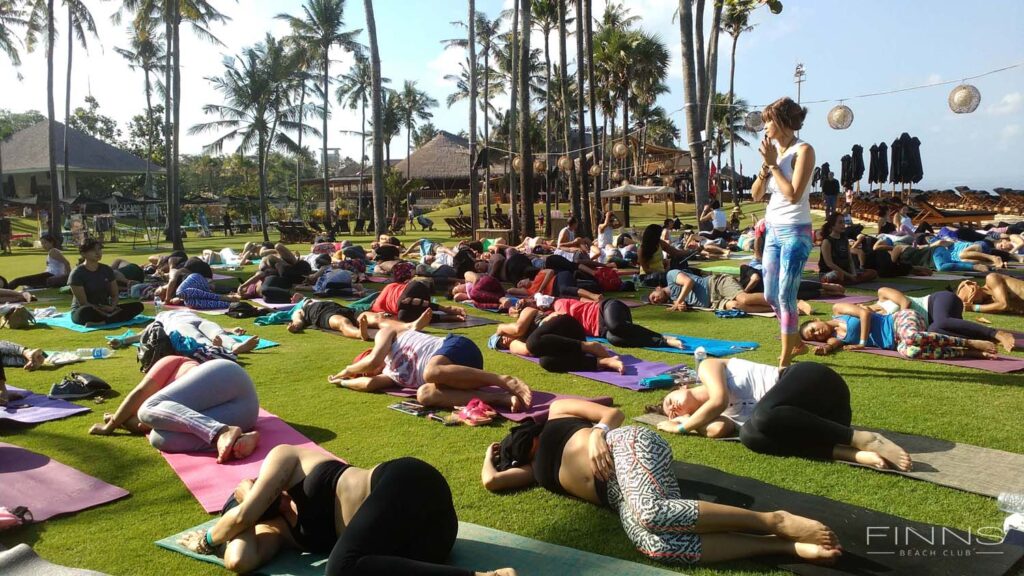 20170914 sunday yoga on the lawn 05