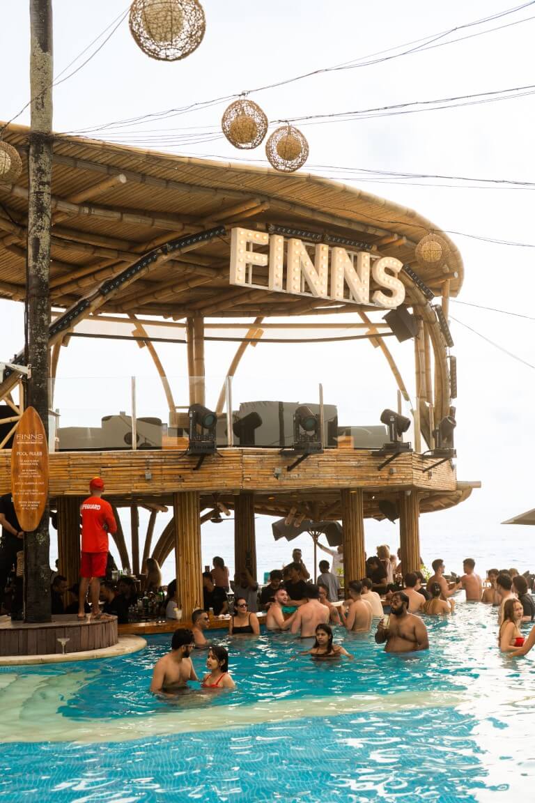 Manta Bar Finns Beach Club