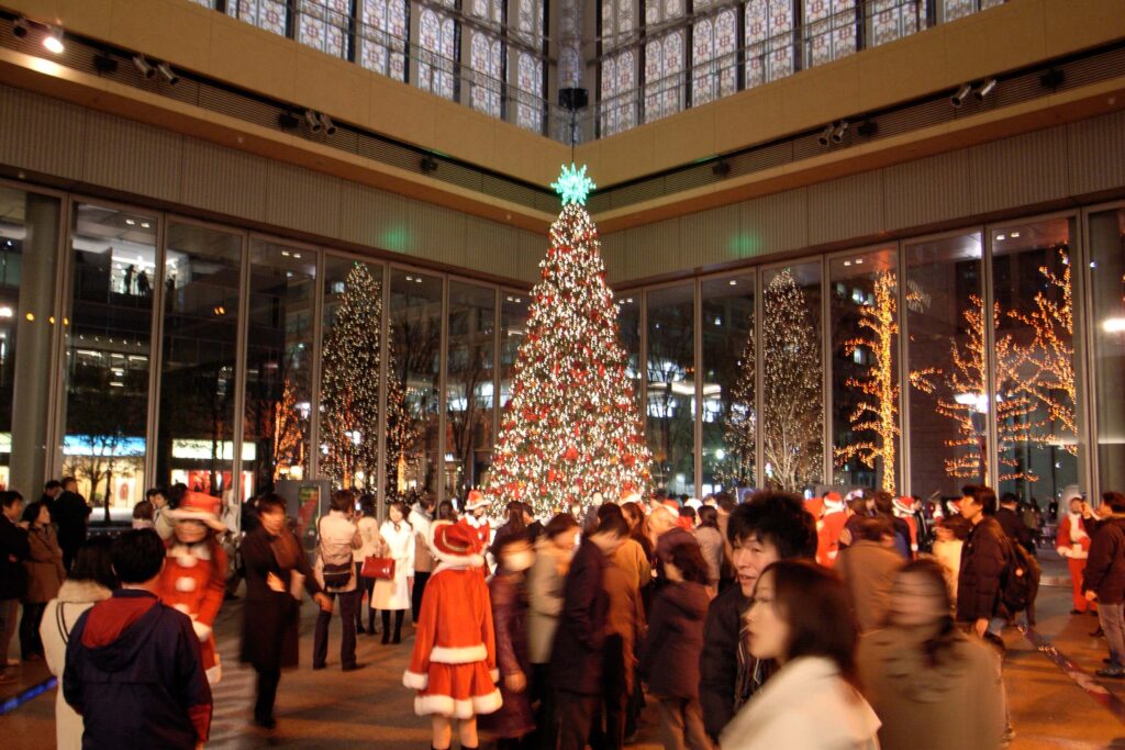 Christmas tree in marunouchi (1) (1)
