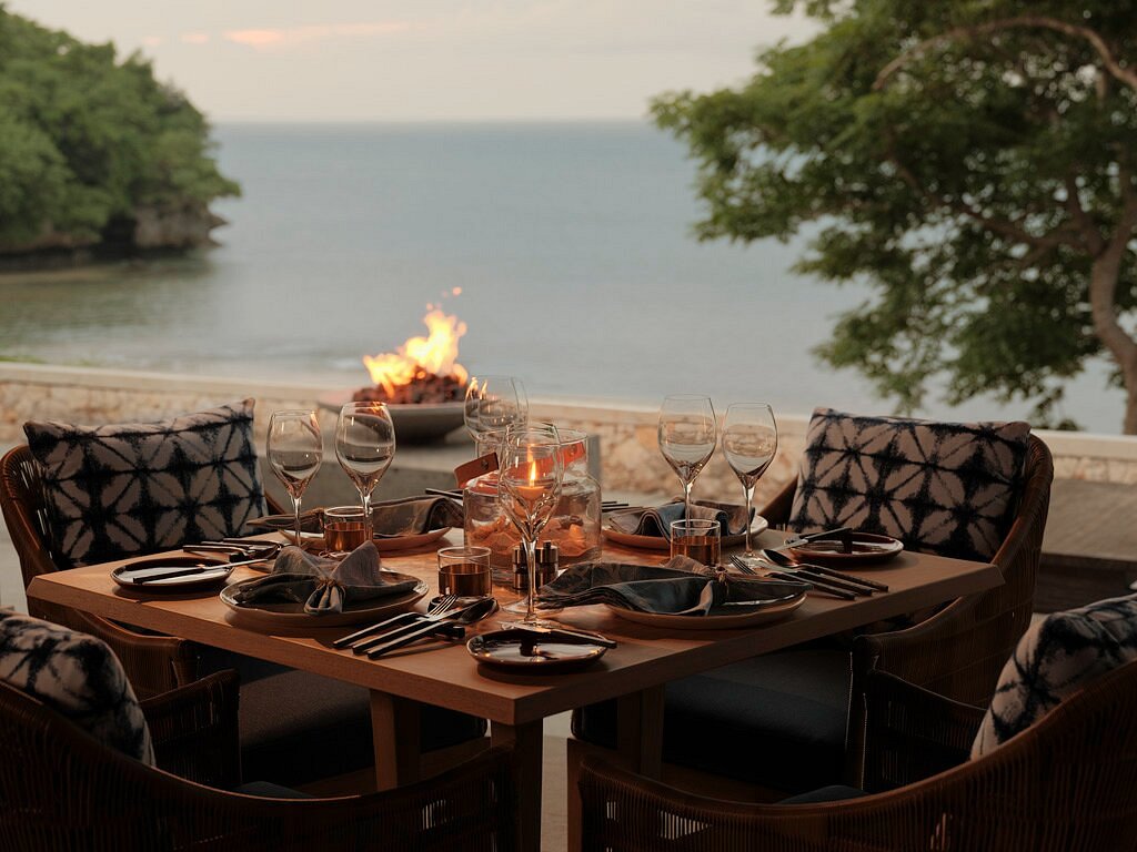 loloan beach bar and