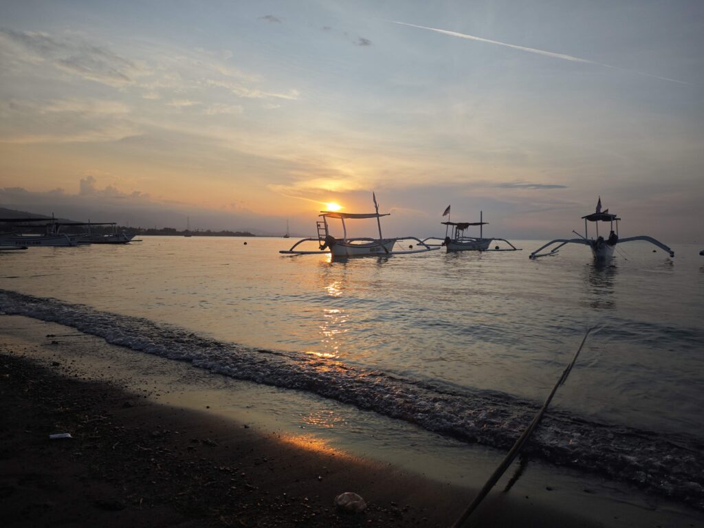 Lovina Beach Golden Hour 19100130 Gede Satria Wibawa