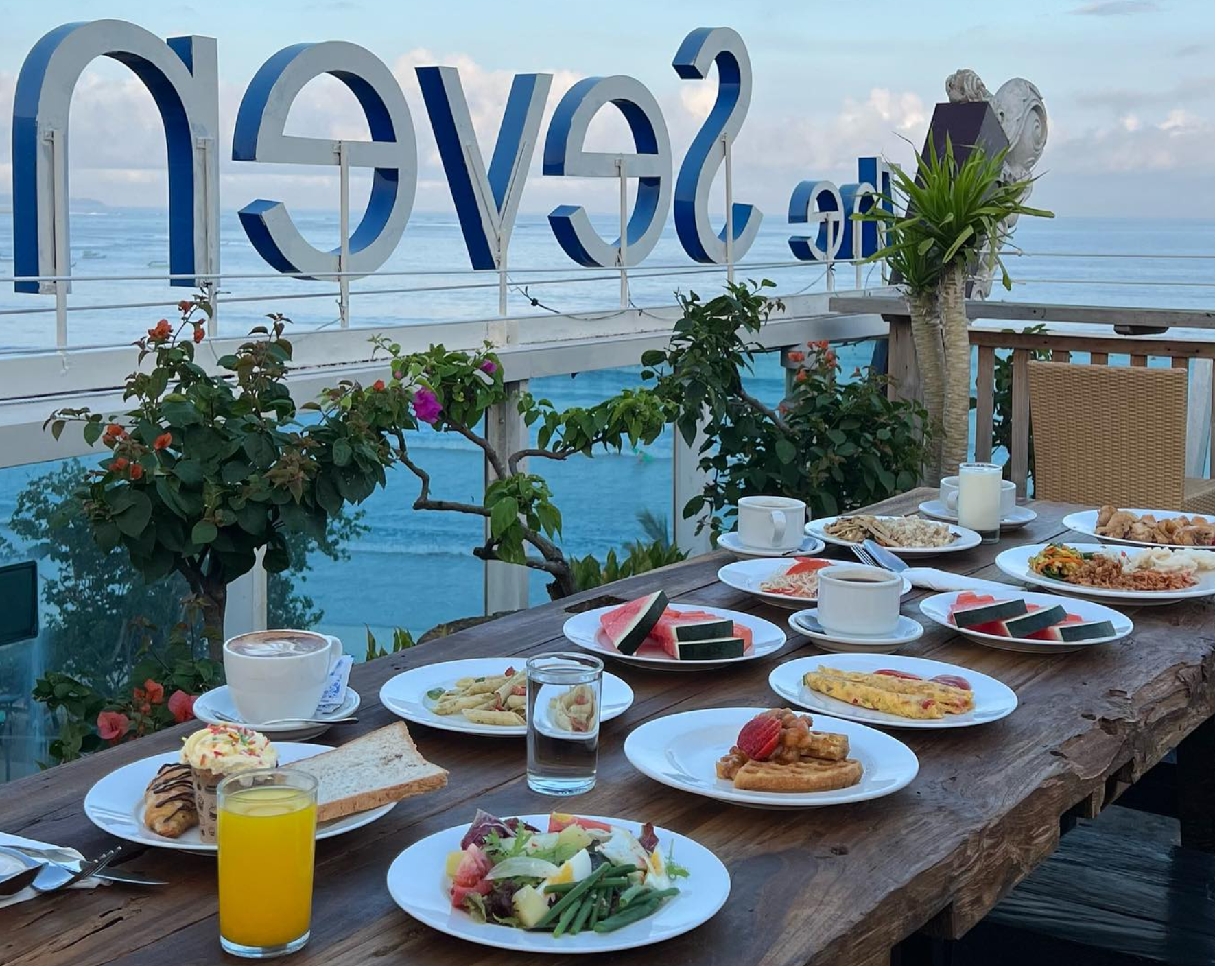 the seven rooftop bar kuta