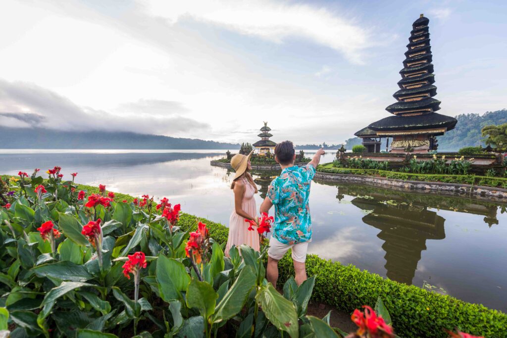 Young couple at the Pura Ulun Danu Bratan, Bali