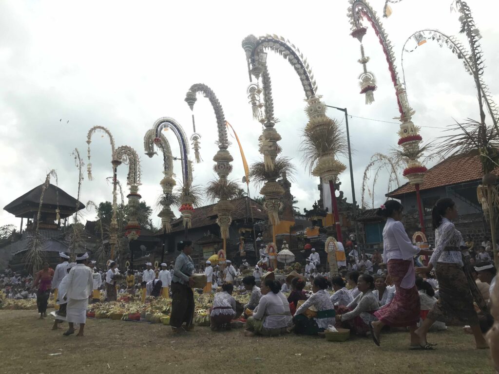 Puseh Temple Ceremony Karangasem 16111314 rita kebaya