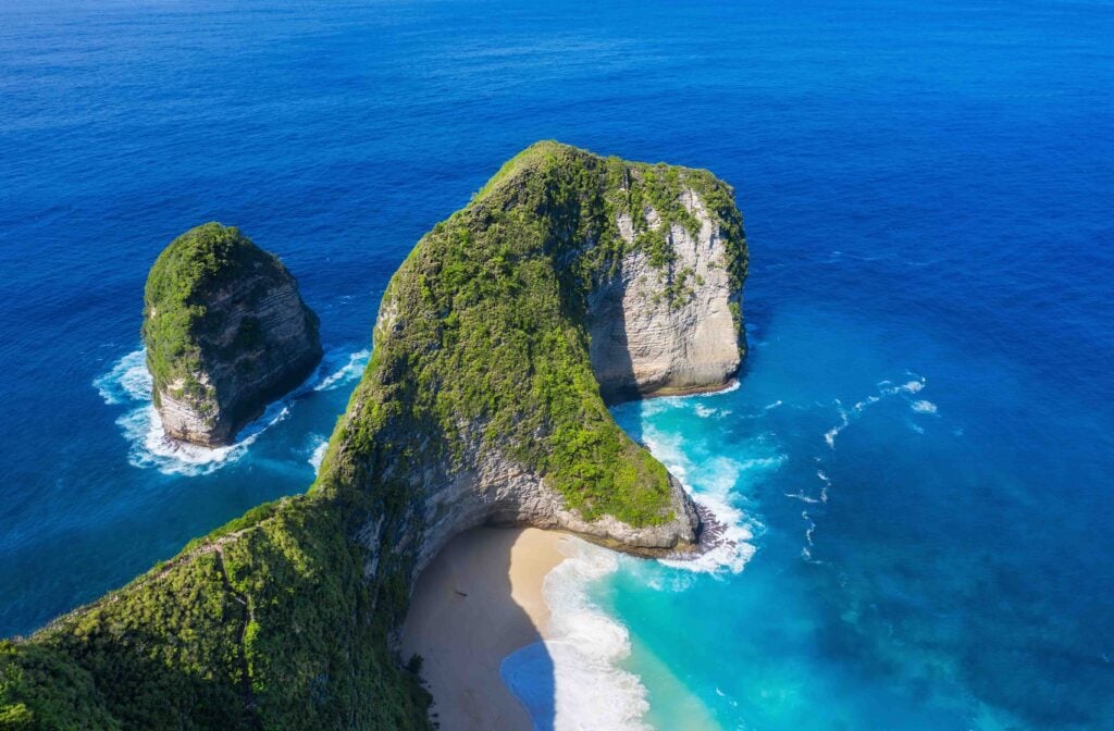 kelingking beach nusa penida bali indonesia 2023 11 27 05 02 05 utc
