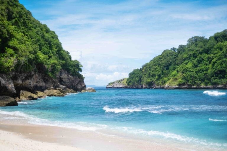 kelingking beach nusa penida island indonesia 2023 11 27 05 33 59 utc