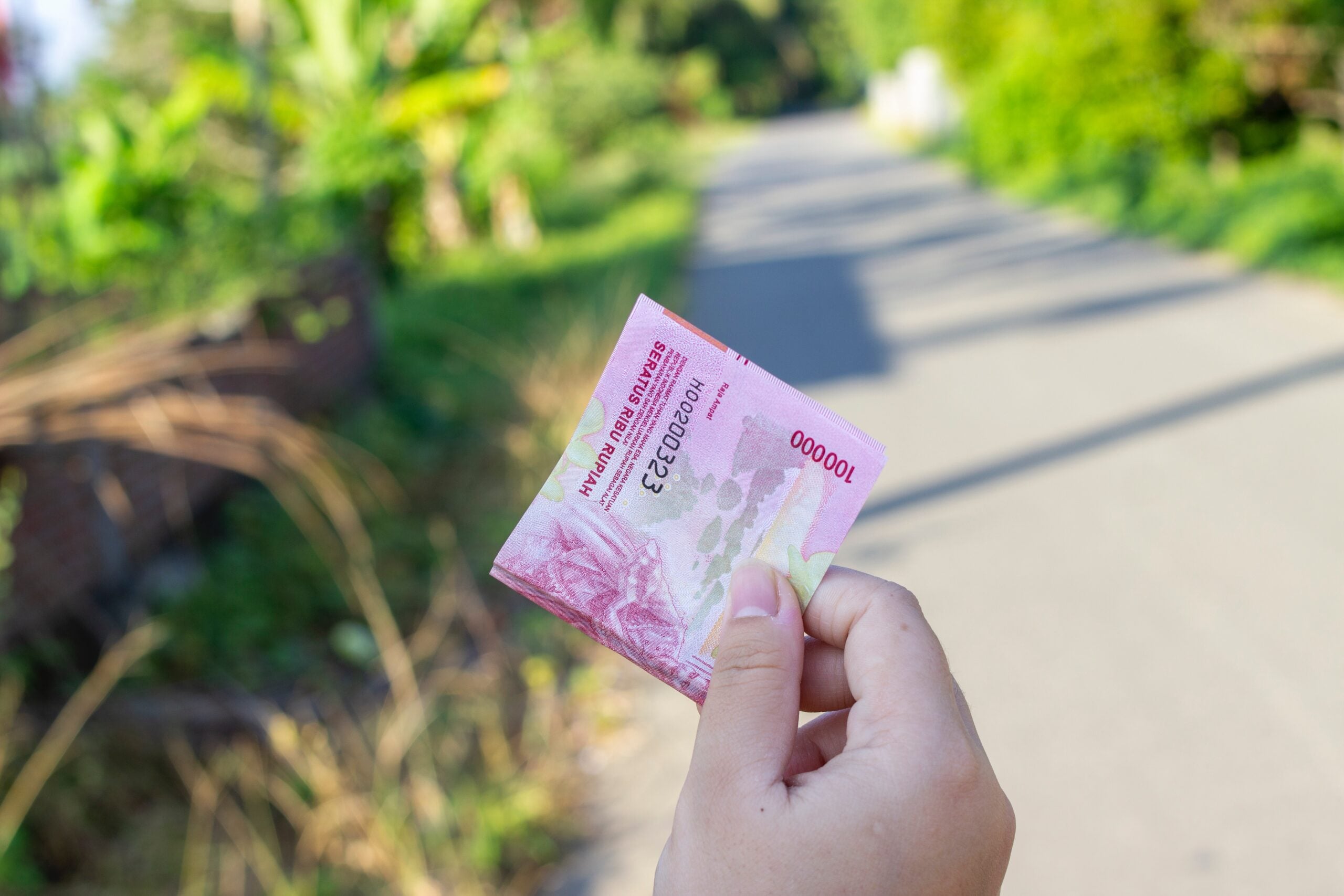 100,000 rupiah