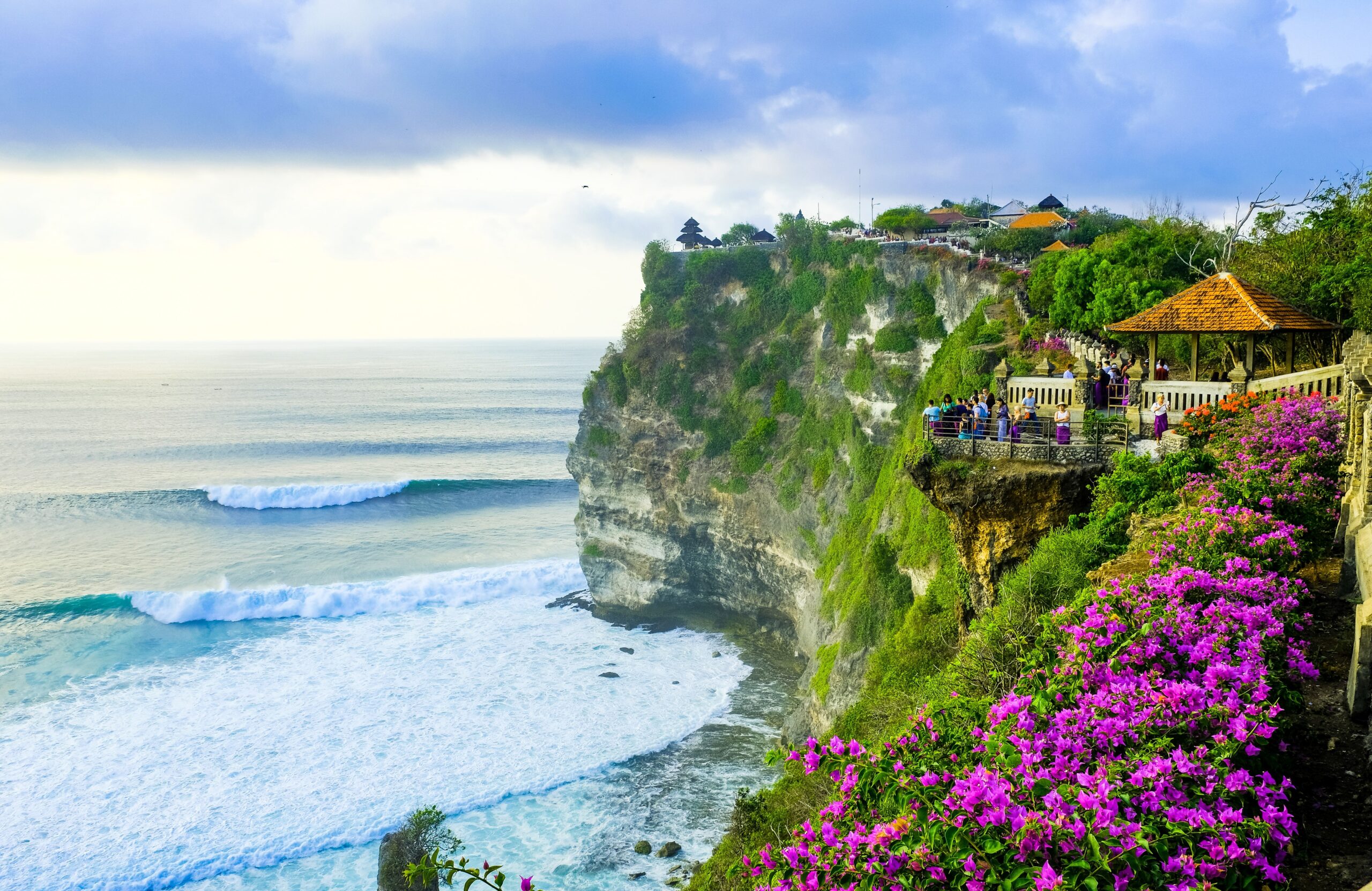 ocean coast near uluwatu temple in bali