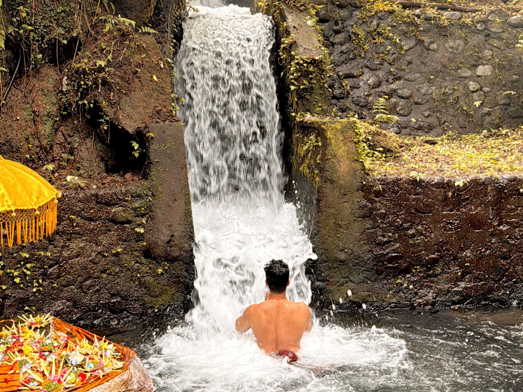 Melukat Pura Tirta Mengening Tampaksiring Gianyar 23060064 Agung Arjaya