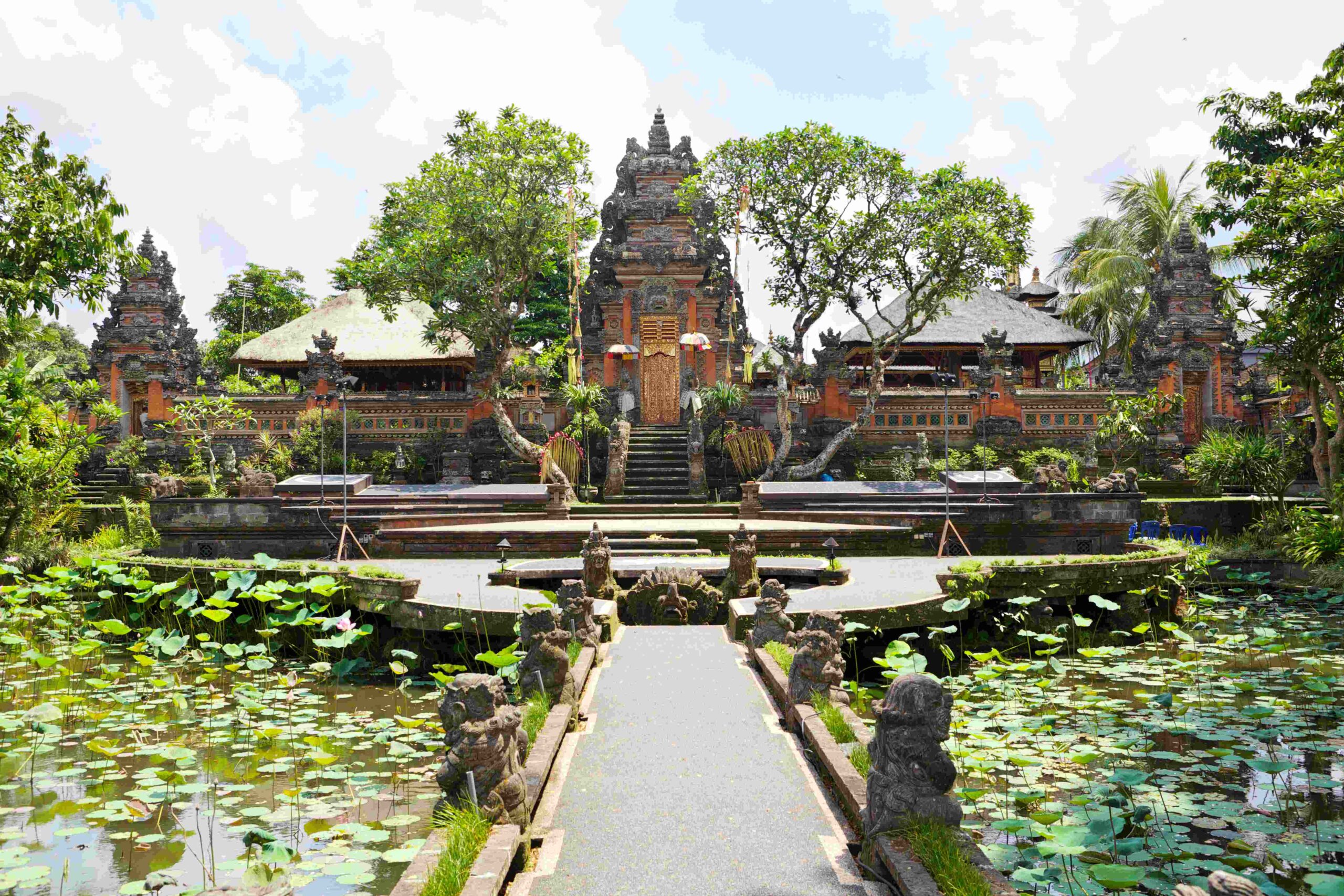 Pura Taman Saraswati