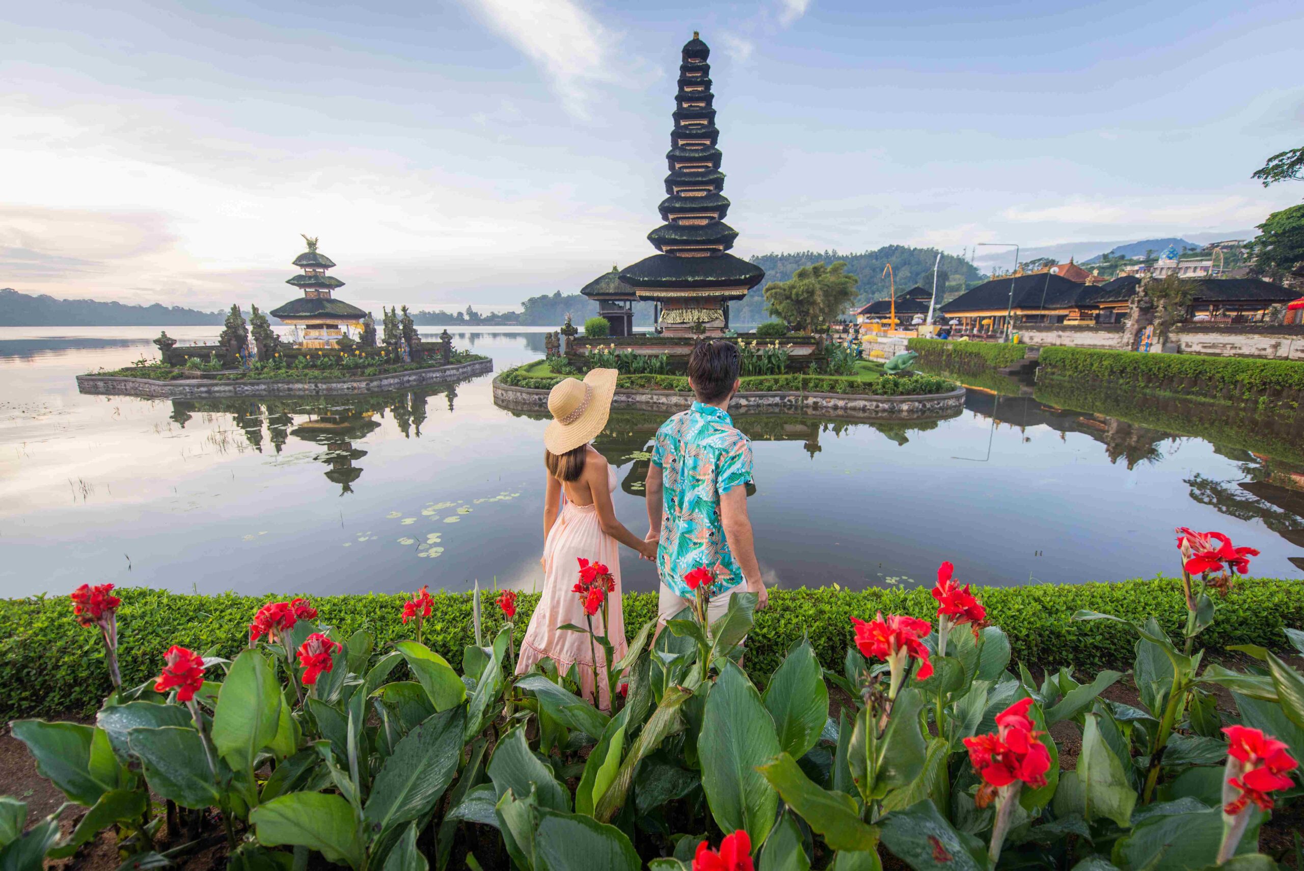 Young couple at the Pura Ulun Danu Bratan, Bali