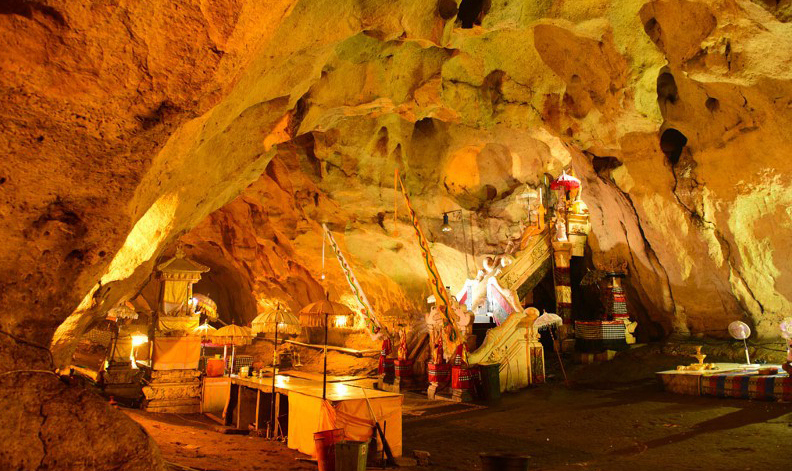 giri putri cave temple balicheapesttourscom