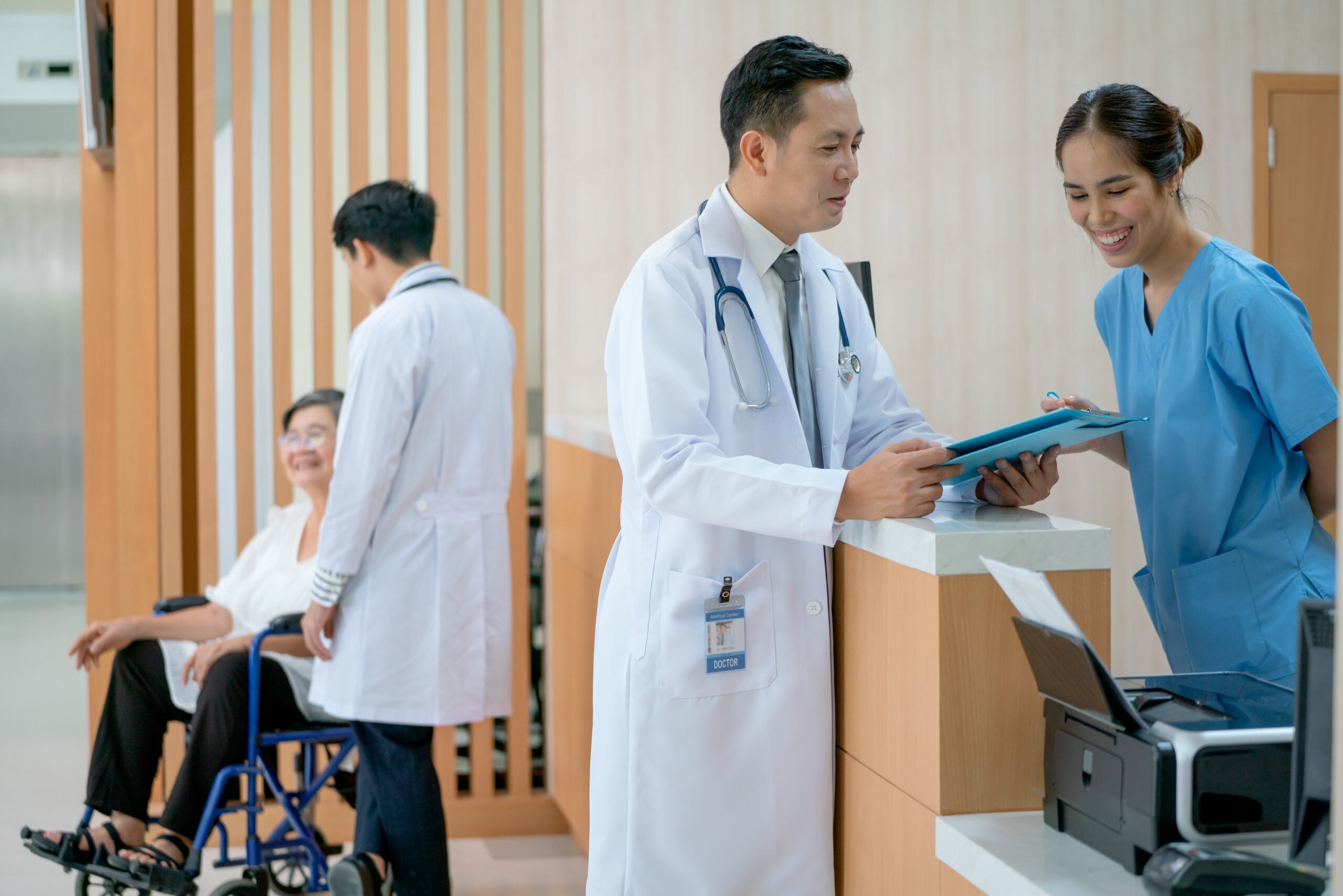 doctor discuss with nurse in area of information o 2023 11 27 05 19 13 utc