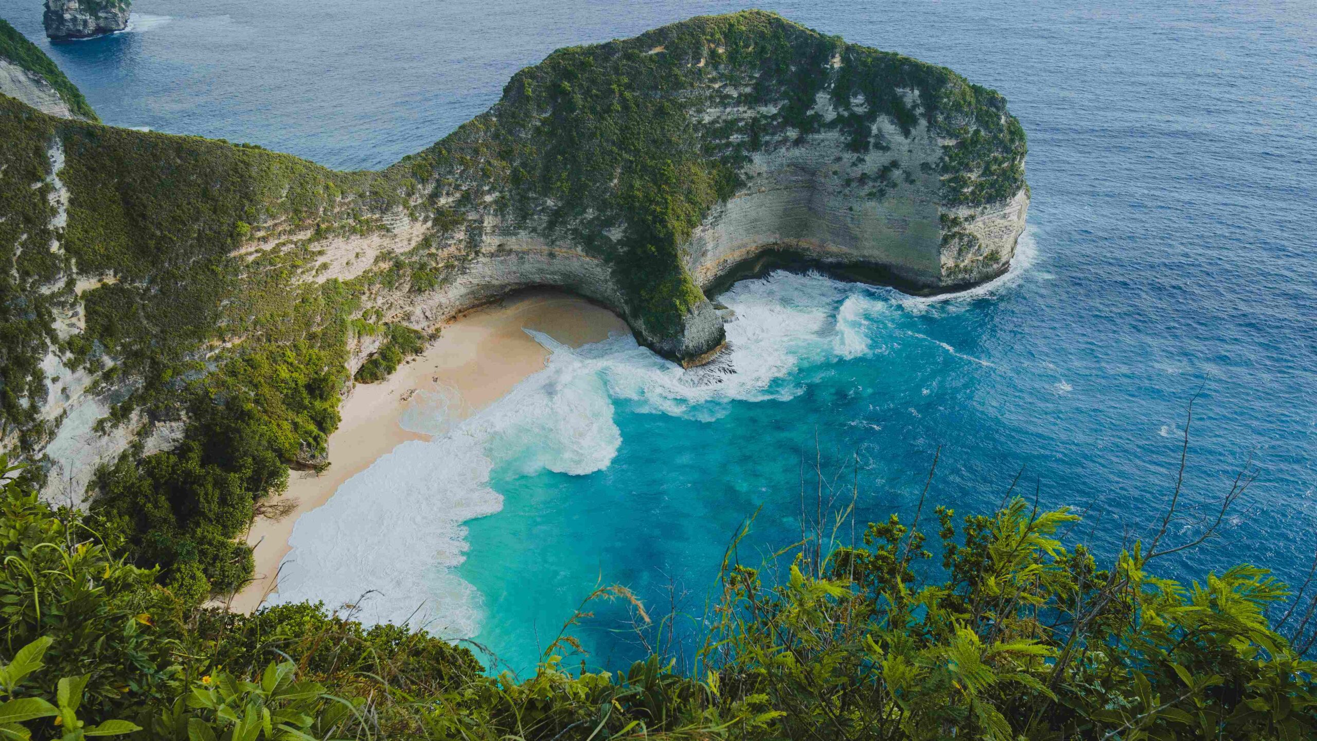 Manta Bay or Kelingking Beach, Nusa Penida Island, Bali, Indonesia