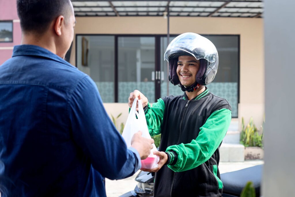online motorbike deliveryman send package to custo 2023 11 27 05 04 37 utc