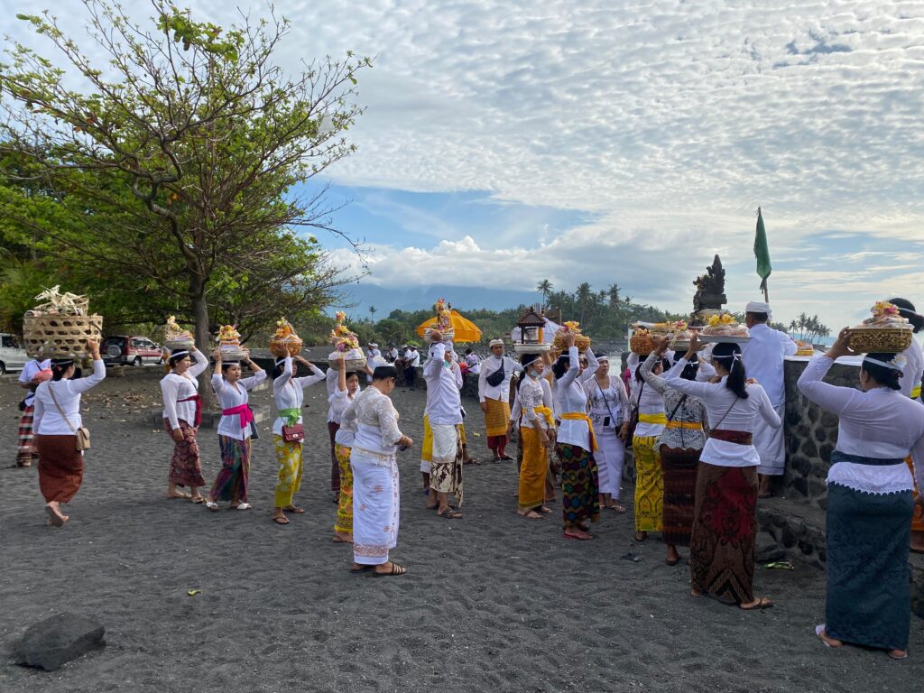 Balinese Ngaben Ceremony Nganyud at Pantai Jasri 23060064 Agung Arjaya