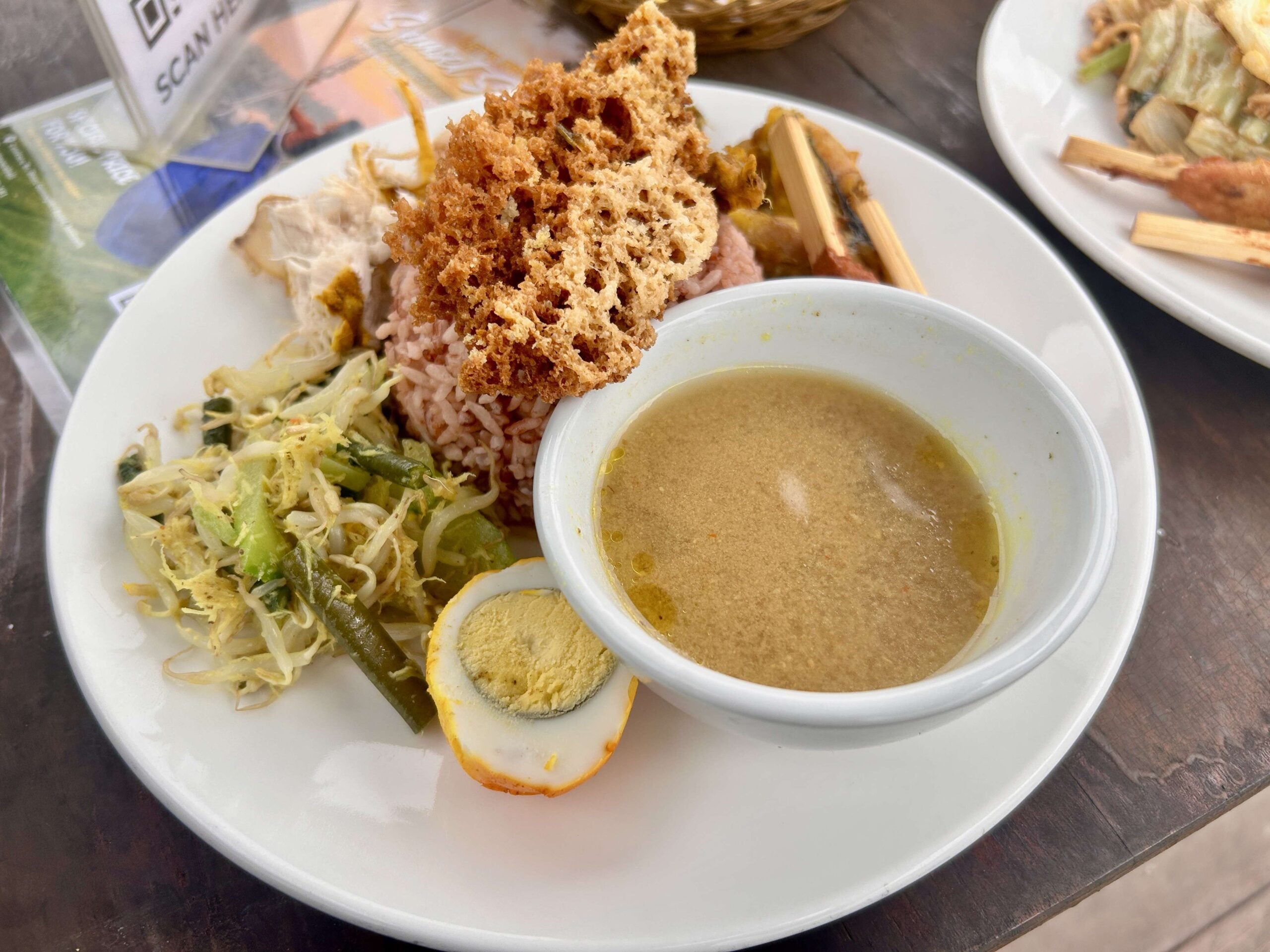 CataVaca Jatiluwih Food Recommendation Nasi Campur Beras Merah 22060642 Ni Wayan Ririn Era Putri