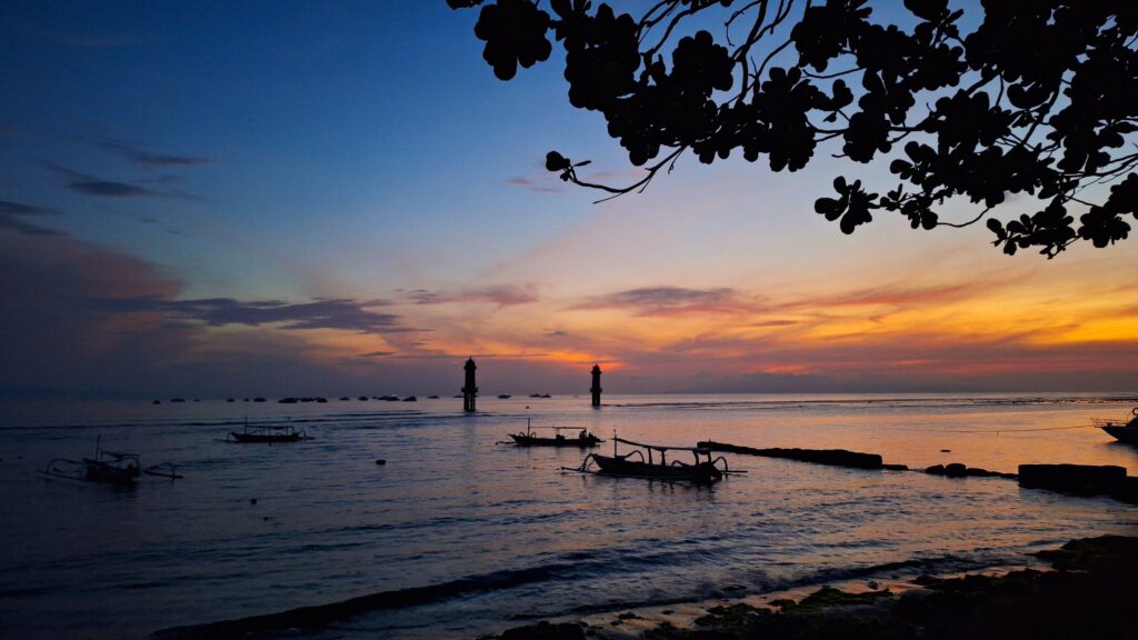 Sunrise at sanur beach 22120093 Gavin Oematan