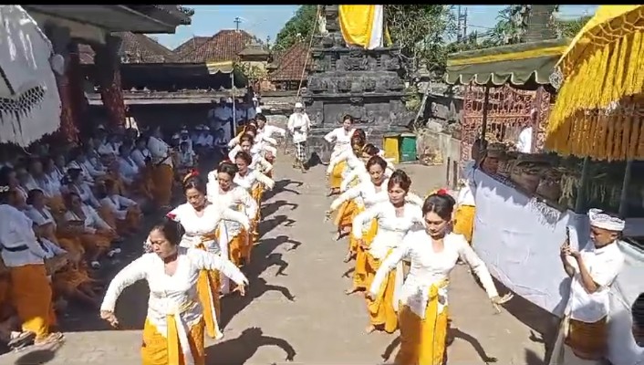 Tabanan Kediri Rejang Dance 22091283 I Nyoman Sudarta