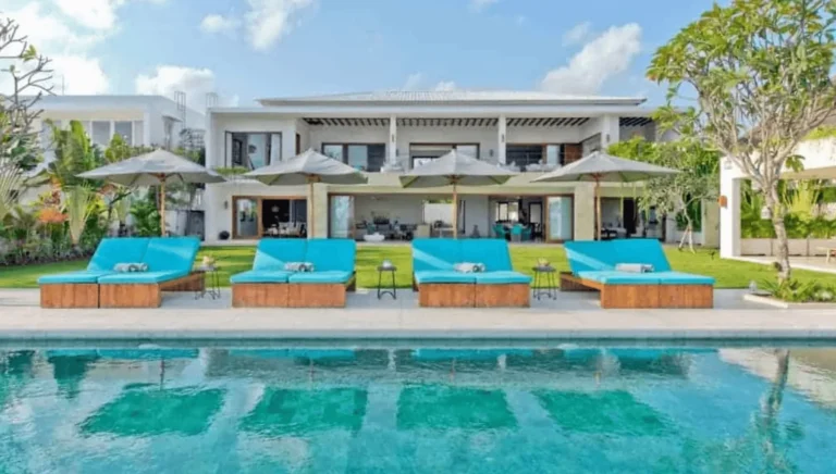 Villa Kubu: Lush Tropical Gardens