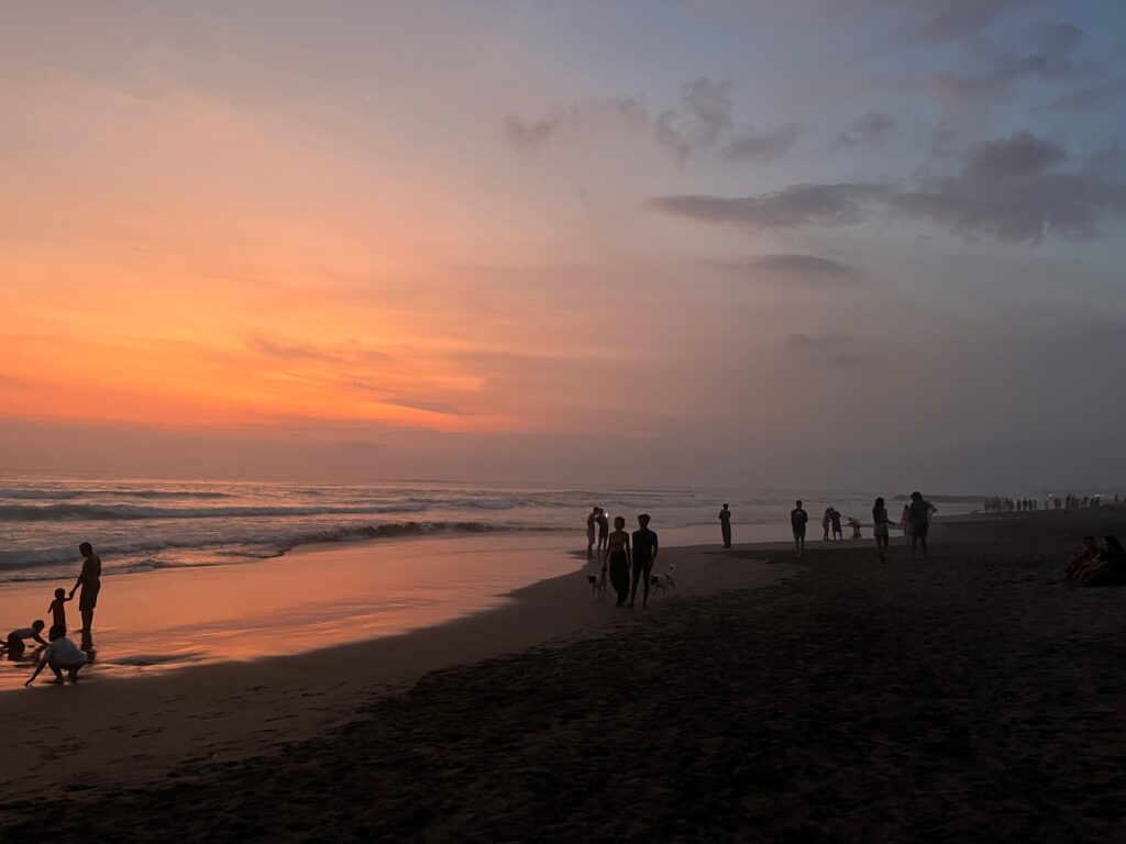 Batu Bolong Beach 23100075 Mentari Oktavia (Vya)