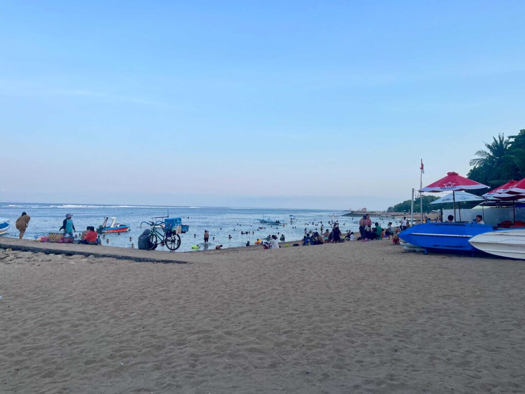 Sanur Beach 23100075 Mentari Oktavia (Vya)