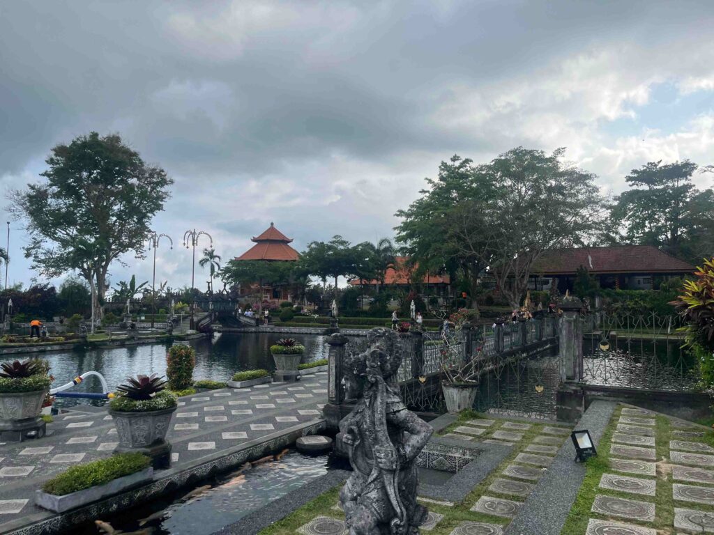 Tirta Gangga Karangasem 23100075 Mentari Oktavia (Vya)