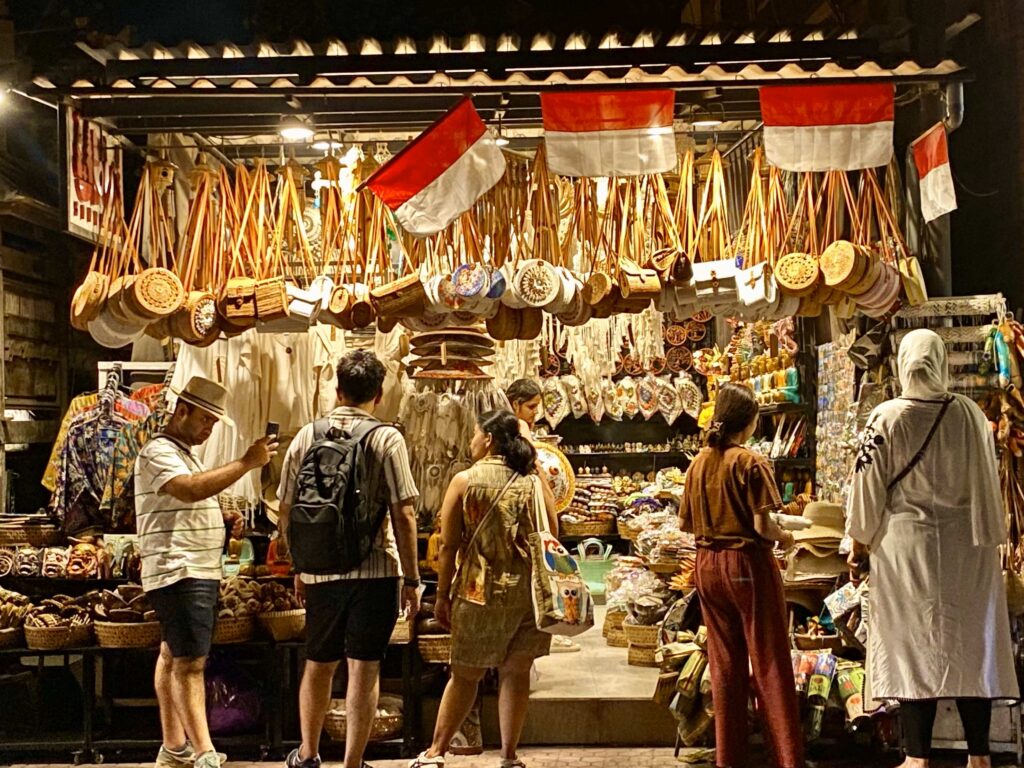 Ubud Tourist Night Market Melia Kurnia Dewi 22111247 FRC Melia Kurnia Dewi