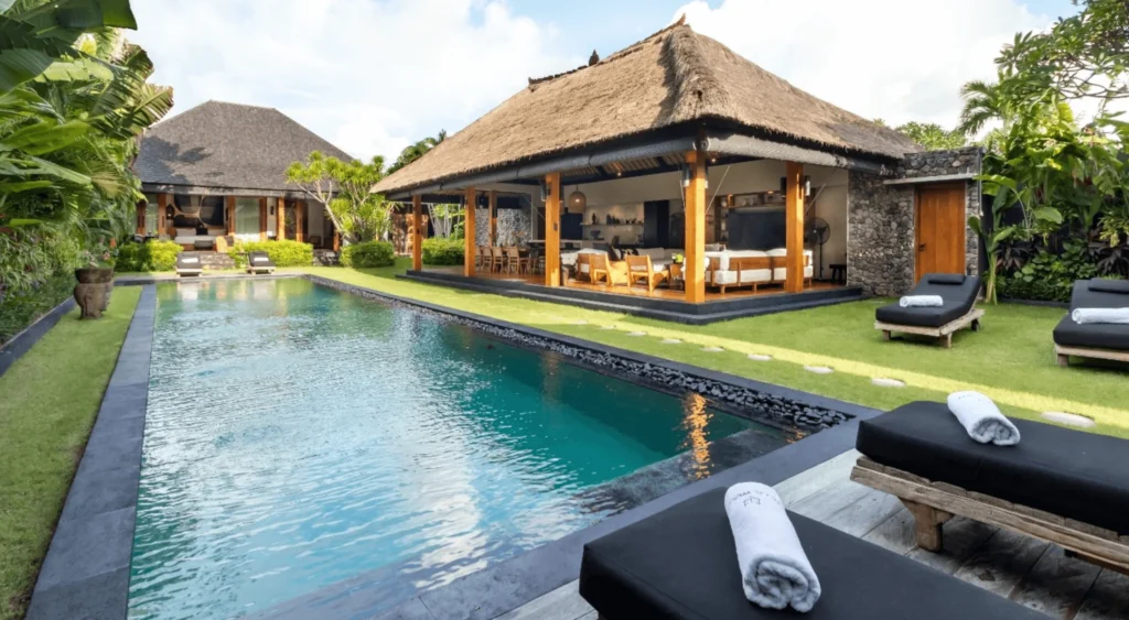 Villa Wolfe: Secluded Desirability