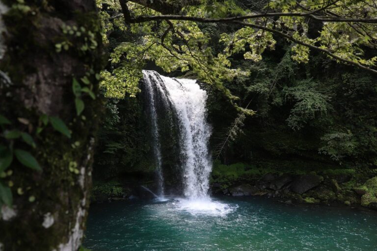 air terjun manuaba waterfall gianyar bali kumparan com