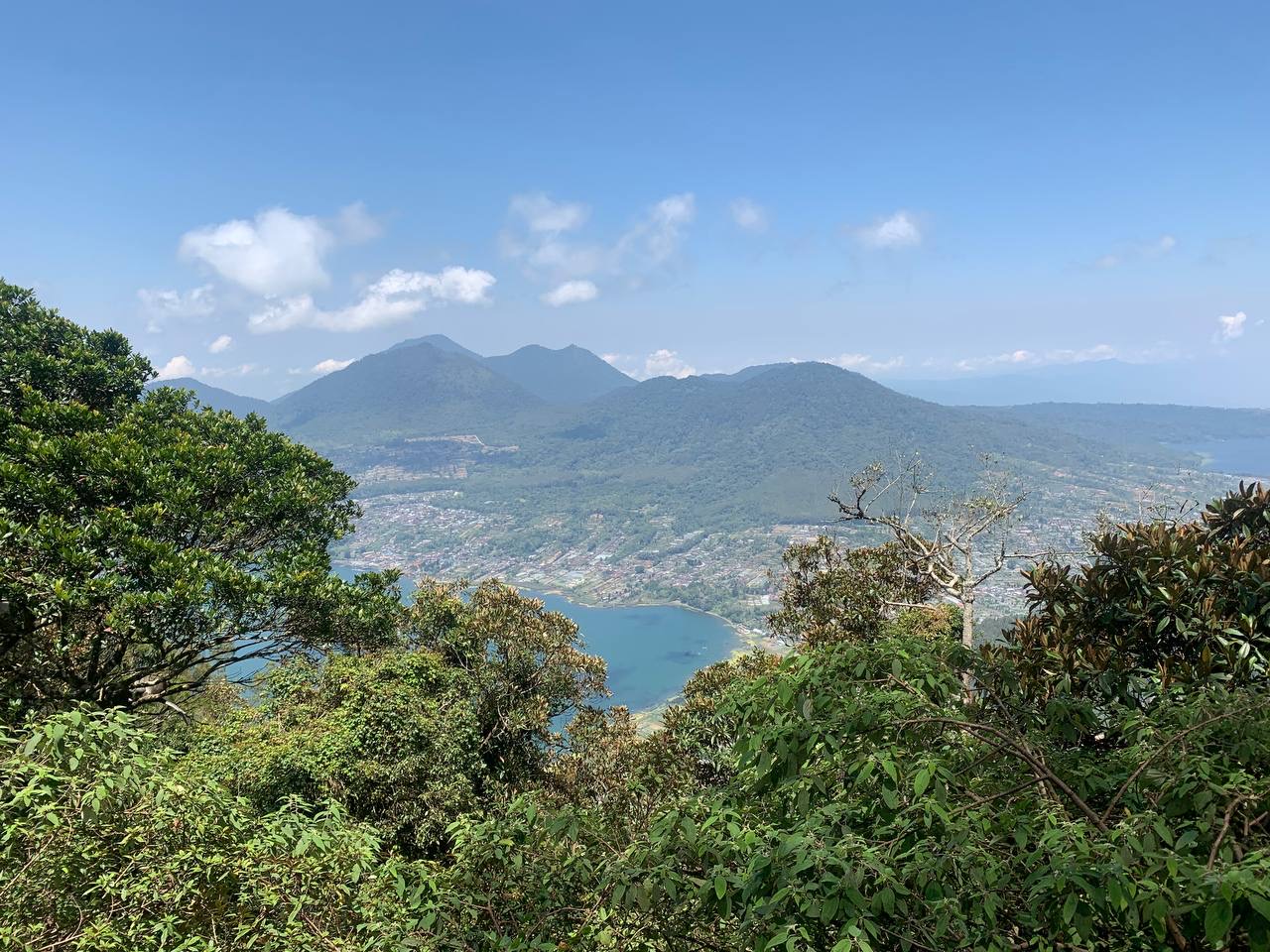 Catur Mount Beratan Lake 22120127 Ratna Dewi