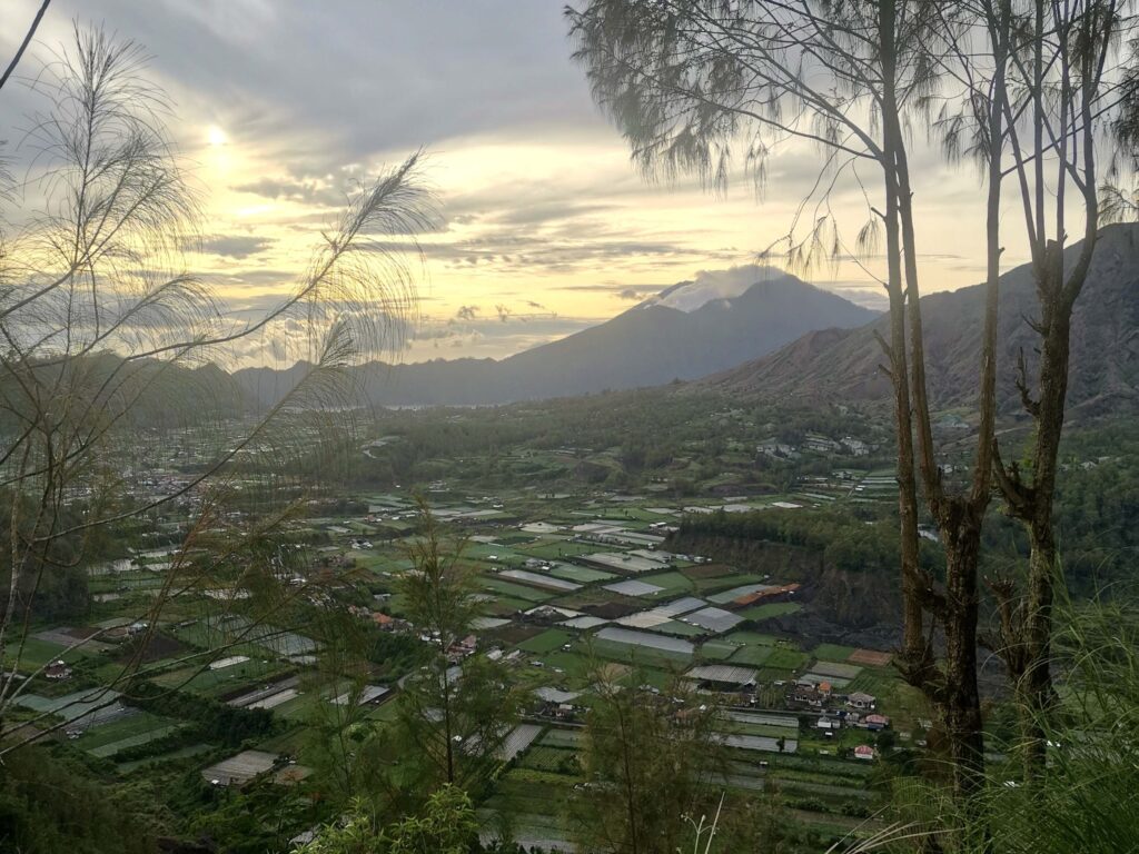 Pinggan Sunrise Mount Batur 22060123 Wahyu Nugraha