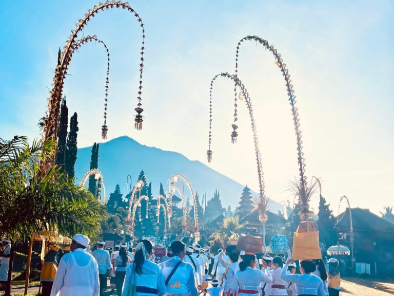 The Sacred Ceremony of Besakih Temple 14061184 Ni Putu Indah Pertiwi Membership Services