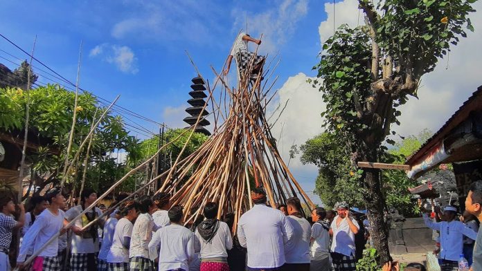 mekotek tradition telenews id