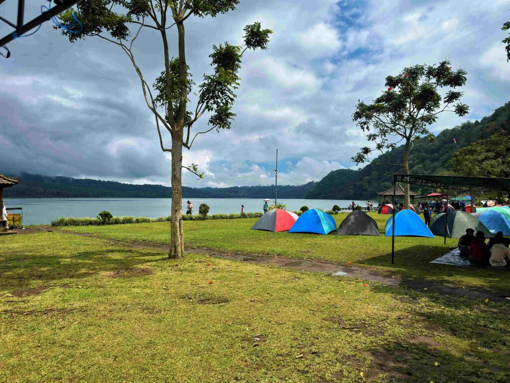 Camping by the Tranquil Waters of Lake Buyan Bedugul 23090104 Rofik Hidayat