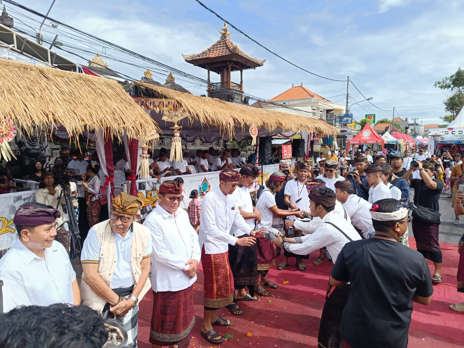 Omed Omedan Sesetan Denpasar