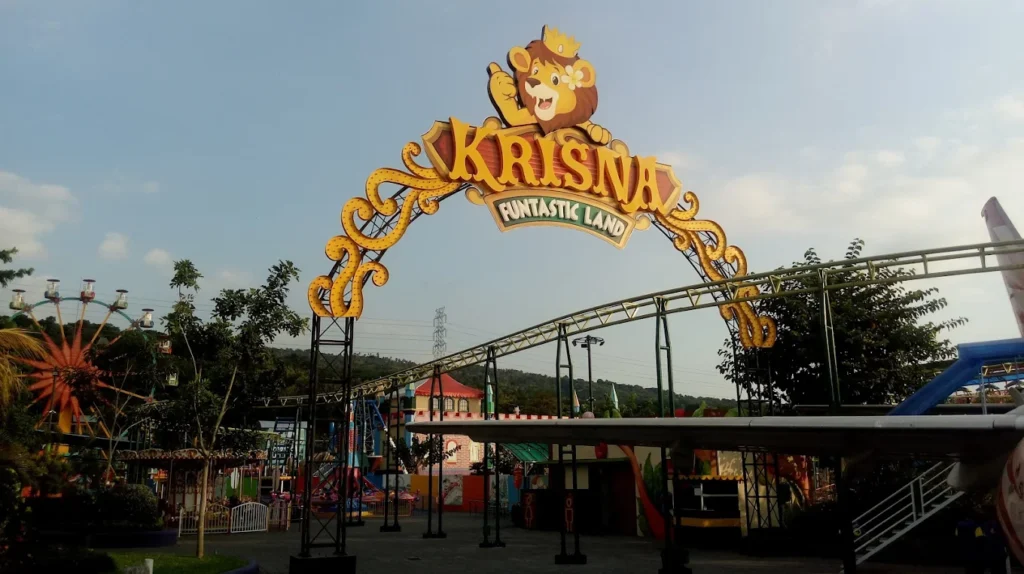 Krisna Funtasticland, Lovina