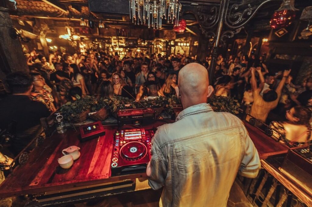 la favela bali club