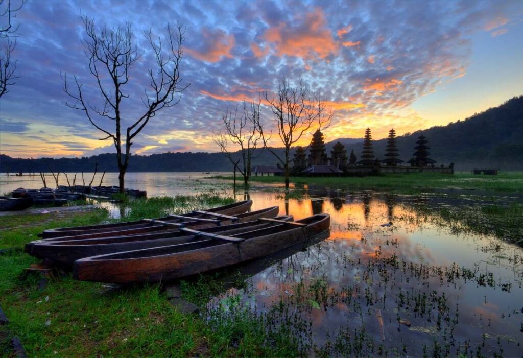 lake tamblingan