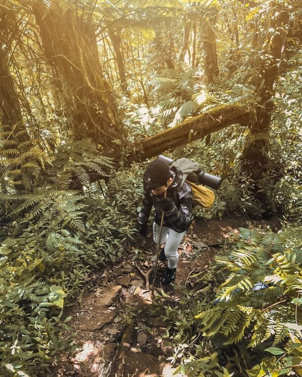 trekking puncak mangu
