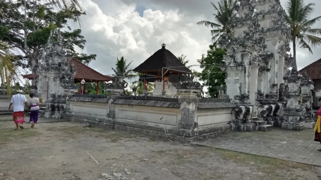 Pura Dalem Sebunibus