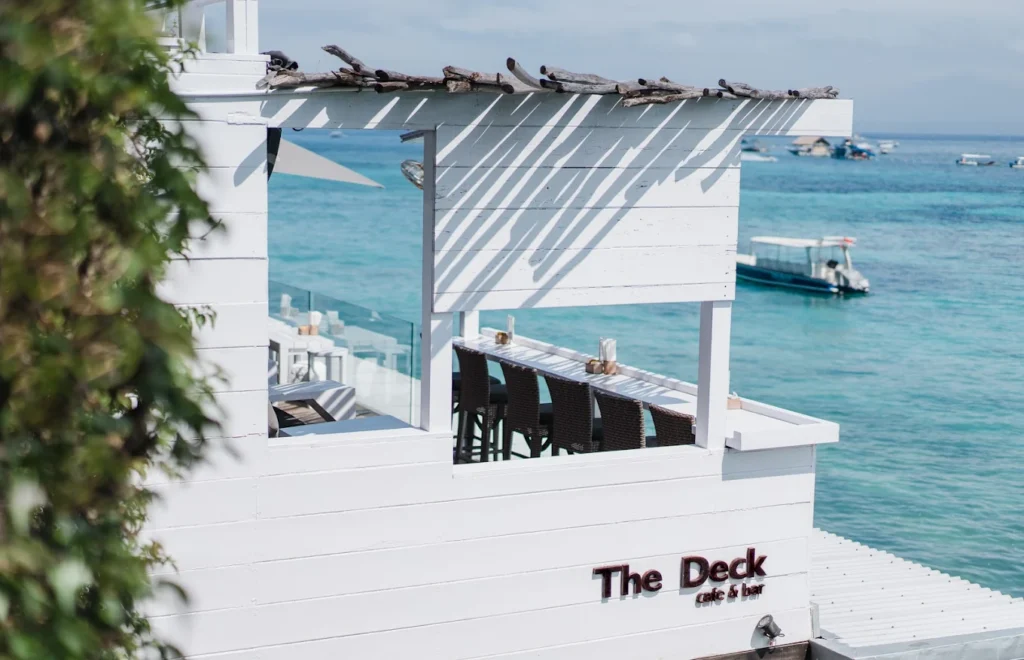 TheDeck dine