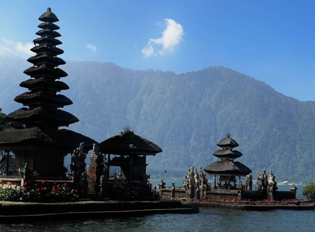 Lake Beratan Bedugul Temple 25042103 Amara Permata Putri