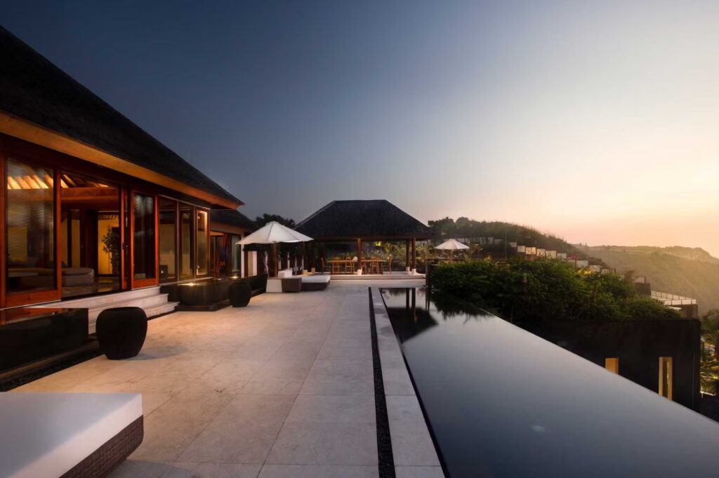 aFypr3fc4bHWivAY theview